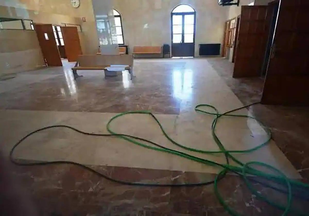 Imagen de archivo. Dependencias interiores cerradas.