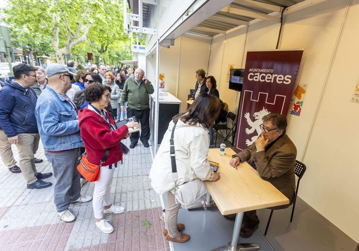 Landero: «Los personajes felices no son interesantes»