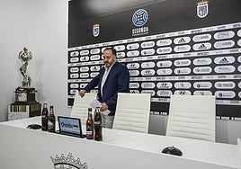 Javier Peña durante la rueda de prensa del pasado miércoles en el Nuevo Vivero.