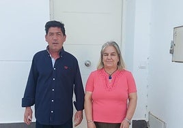 Manuel Becerra junto a su mujer, Fernanda Estévez.