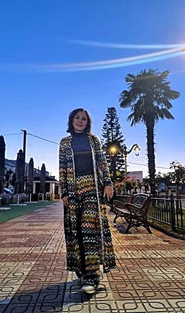 Isabel en el paseo de La Alameda