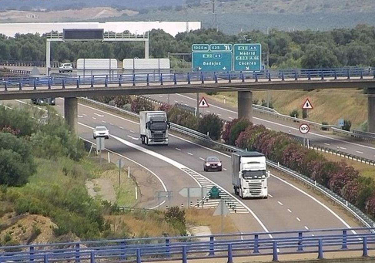 Tráfico este martes en la A-5, en la provincia de Badajoz.