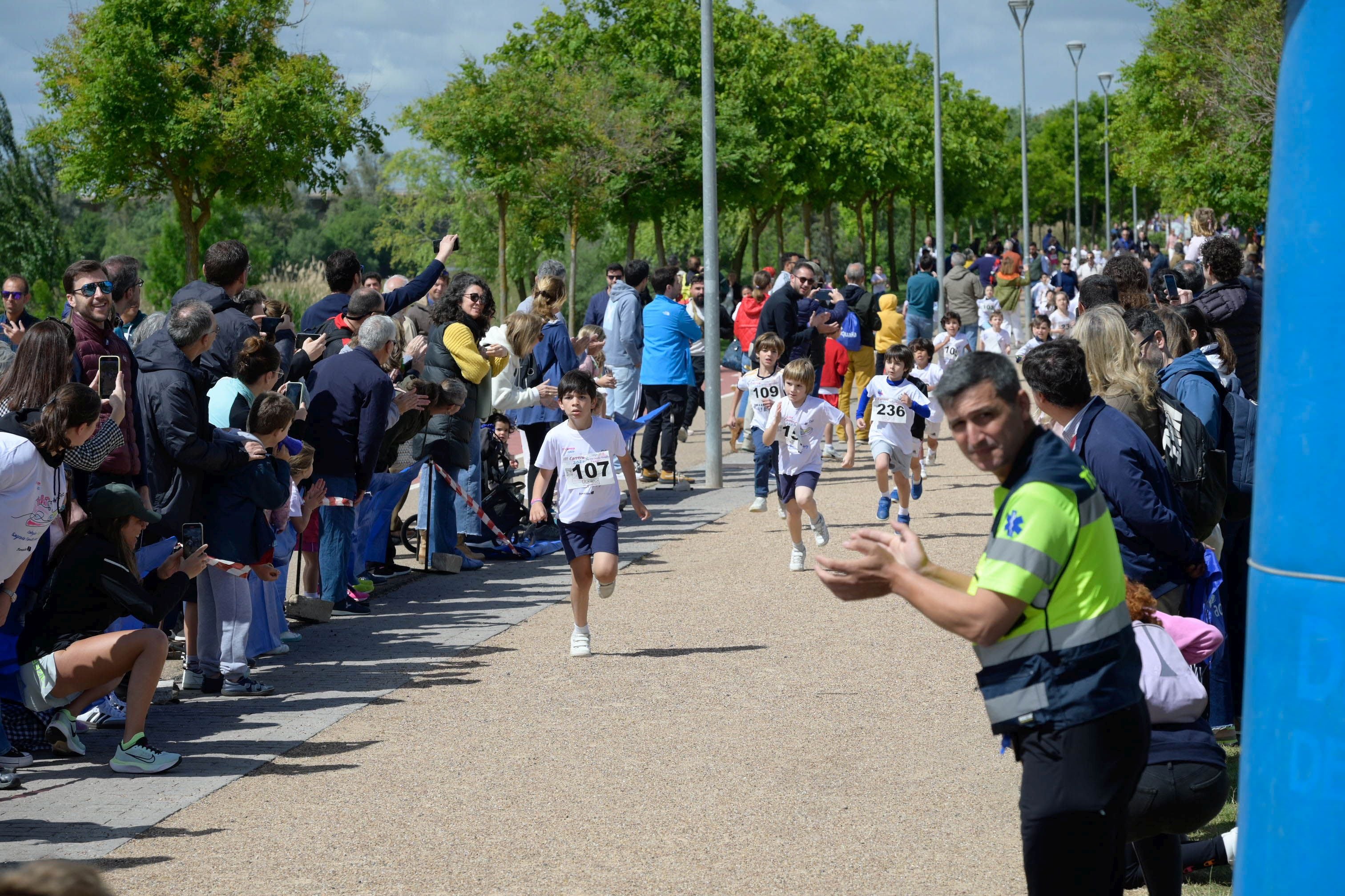 Fotos de los participantes en la carrera del colegio Sagrada Familia