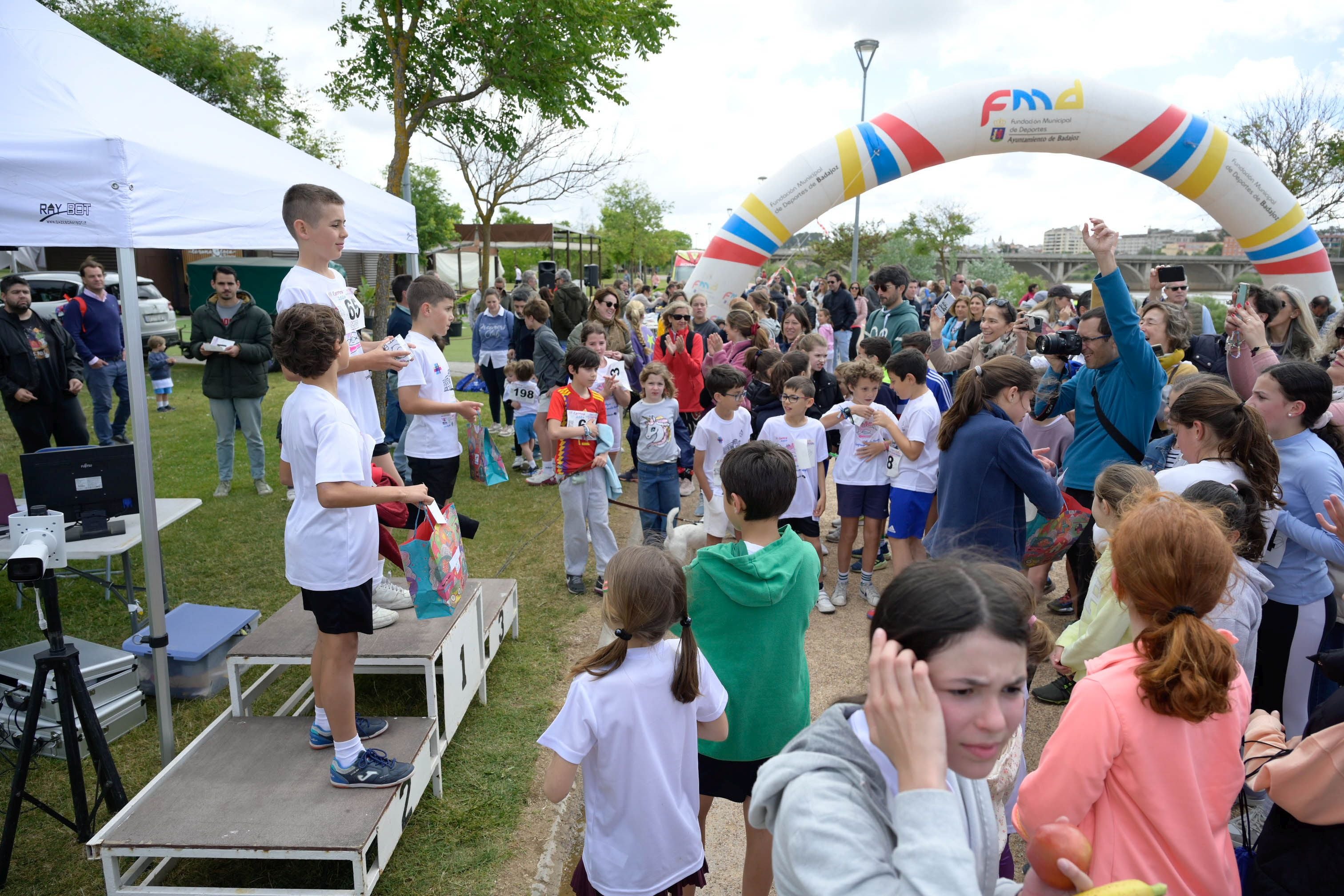Fotos de los participantes en la carrera del colegio Sagrada Familia