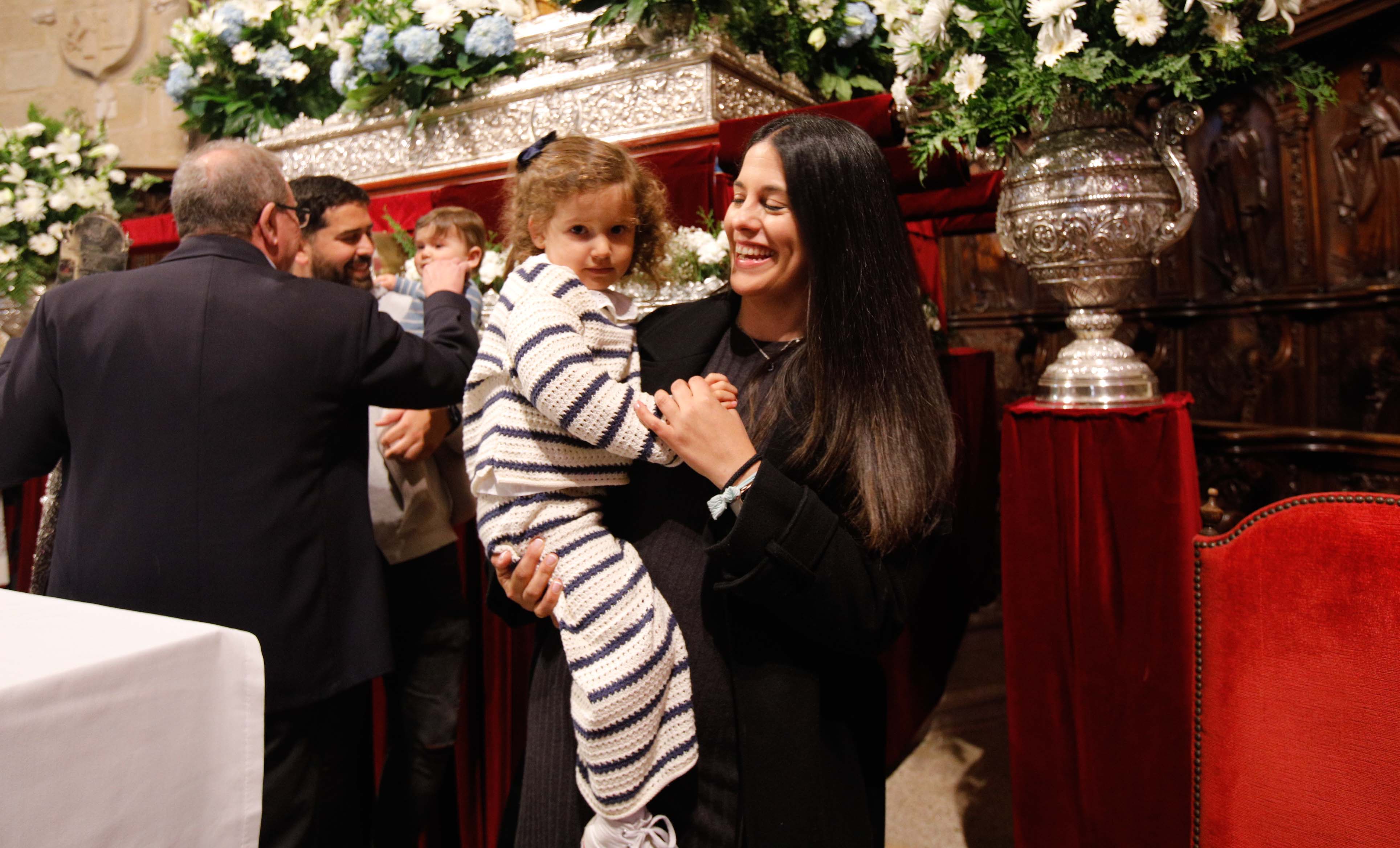 Búscate en la presentación de los bebés cacereños a la Virgen de la Montaña (I)