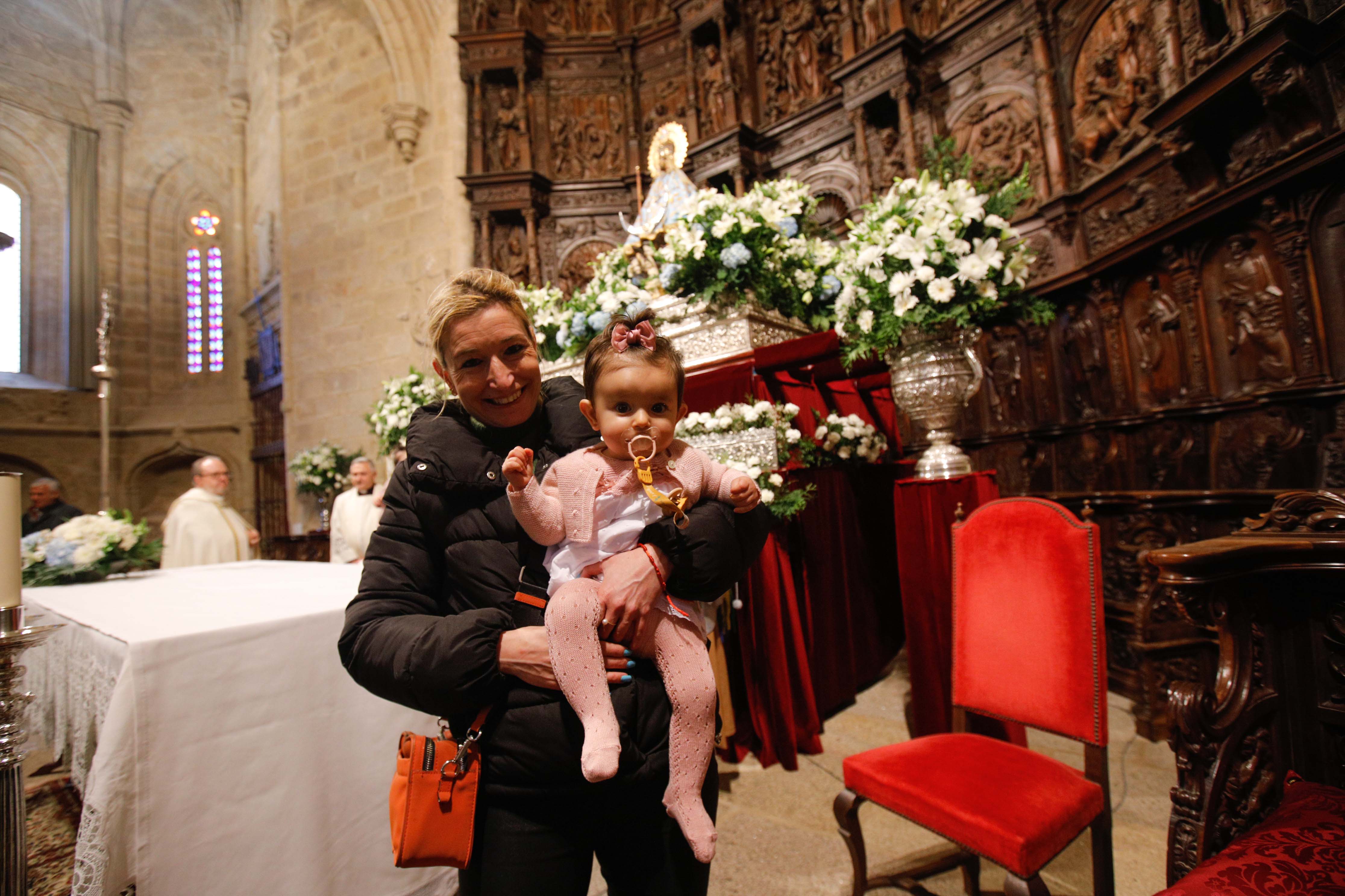 Búscate en la presentación de los bebés cacereños a la Virgen de la Montaña (I)