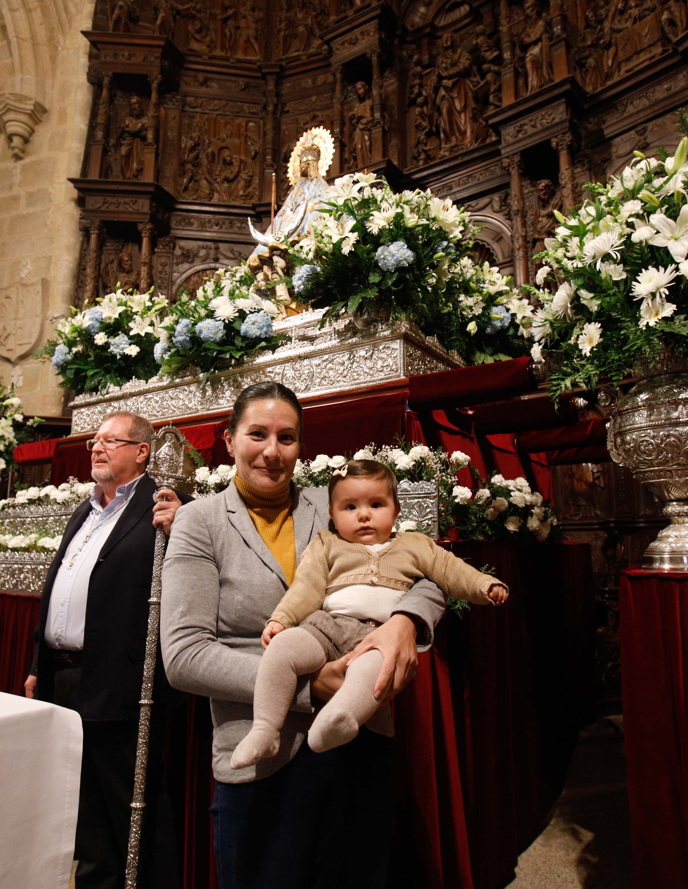 Búscate en la presentación de los bebés cacereños a la Virgen de la Montaña (I)