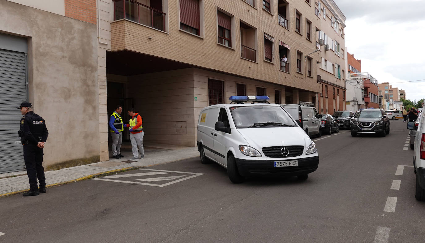 Consternación en la calle del matricidio en Badajoz