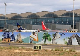 El mural tiene los elementos turísticos más icónicos de la provincia de Alicante.