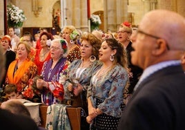 Actuación del Coro Rociero Virgen de la Montaña, ayer por la tarde ante la patrona.