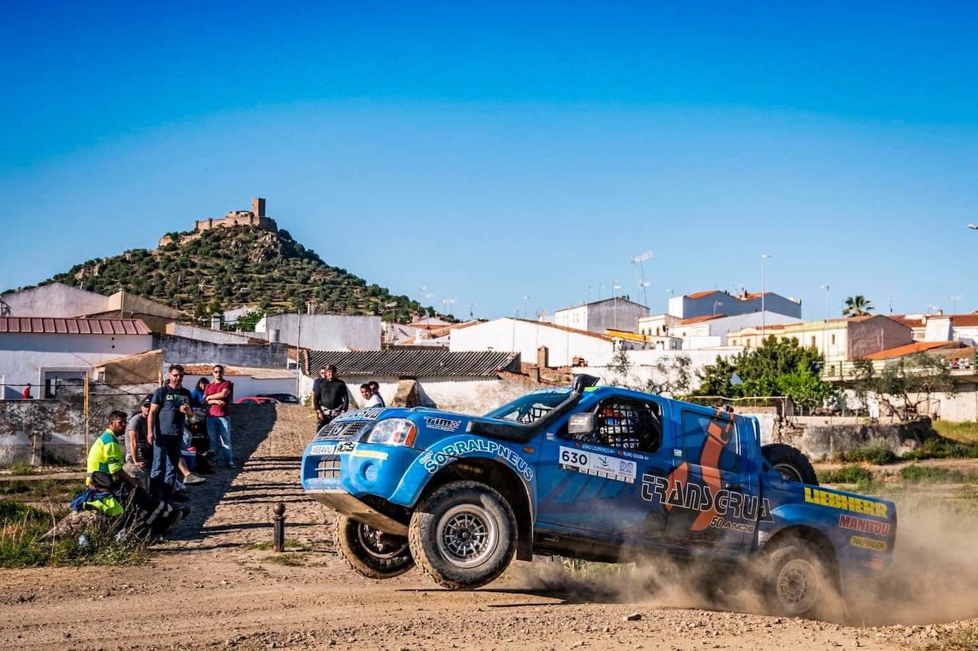 Paso de coche entre los puentes de Alconchel, en la competición del año pasado.