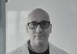 El escritor Antolín Castaño estará hoy en la Biblioteca Pública del Estado en Cáceres.