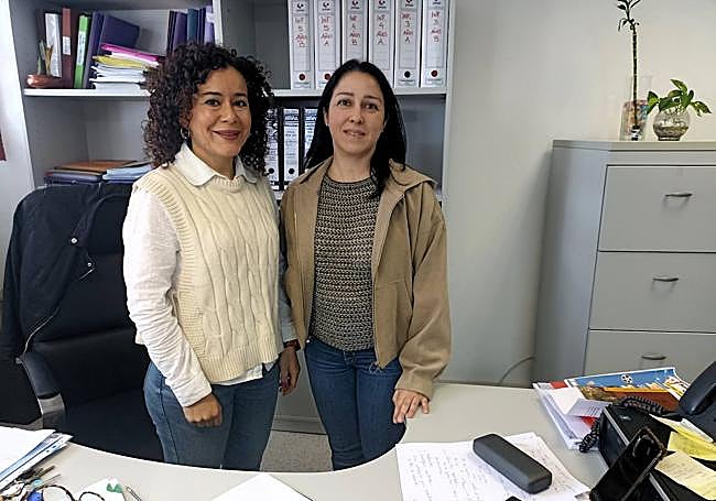 Toñi Cantero junto a Pilar García, jefa de estudios