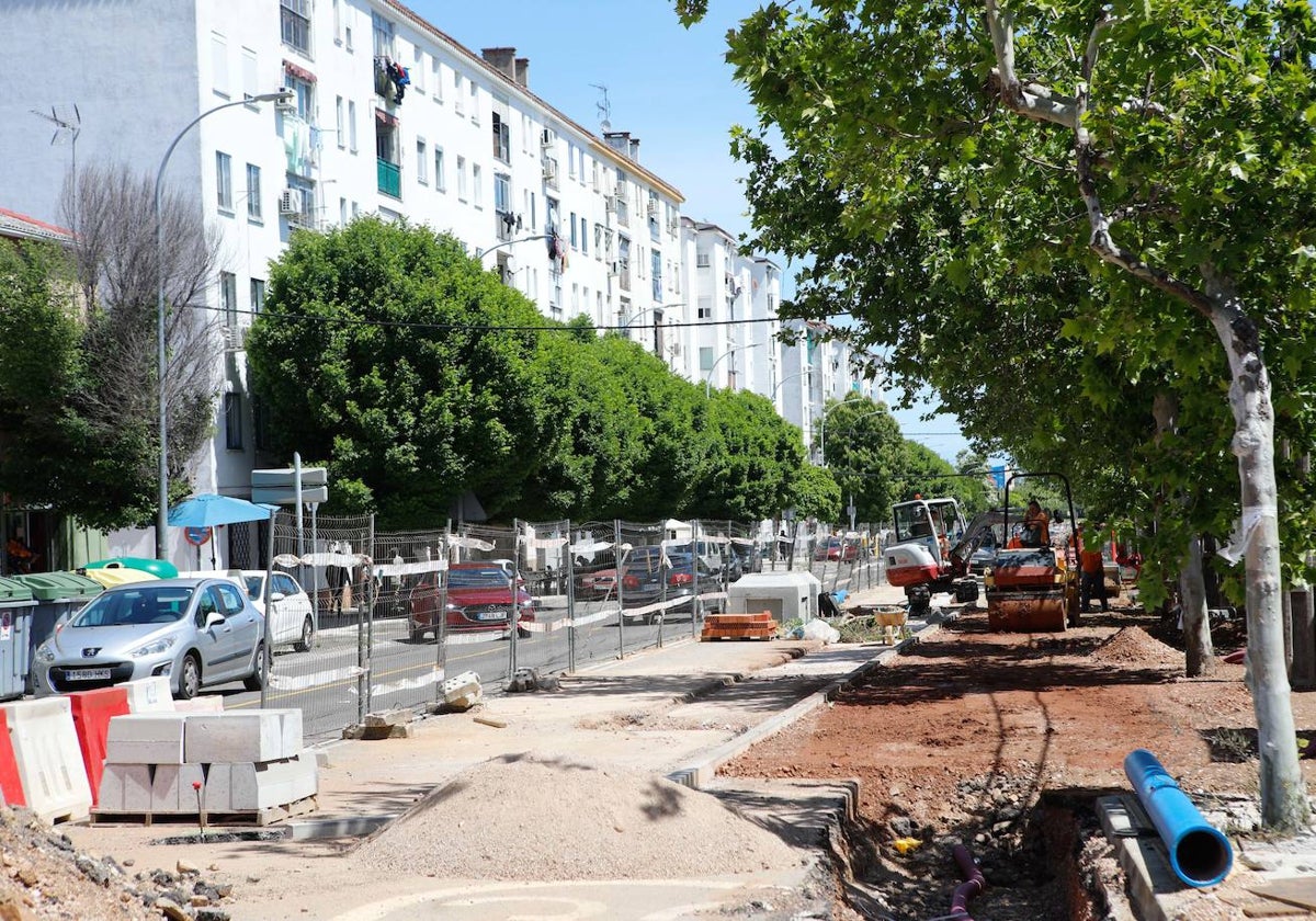 Estado actual de la avenida Héroes de Baler, cuya reforma comenzó el 26 de septiembre con un plazo de ejecución de once meses.