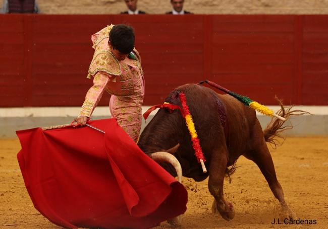 Un momento de la actuación de Jorge Hurtado en el certamen Alfarero de Plata en la plaza de toros toledana de Villaseca de la Sagra .