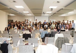 Jóvenes que harán su formación sanitaria en Cáceres en el acto de bienvenida del SES este martes, entre los que se encuentran médicos extracomunitarios.