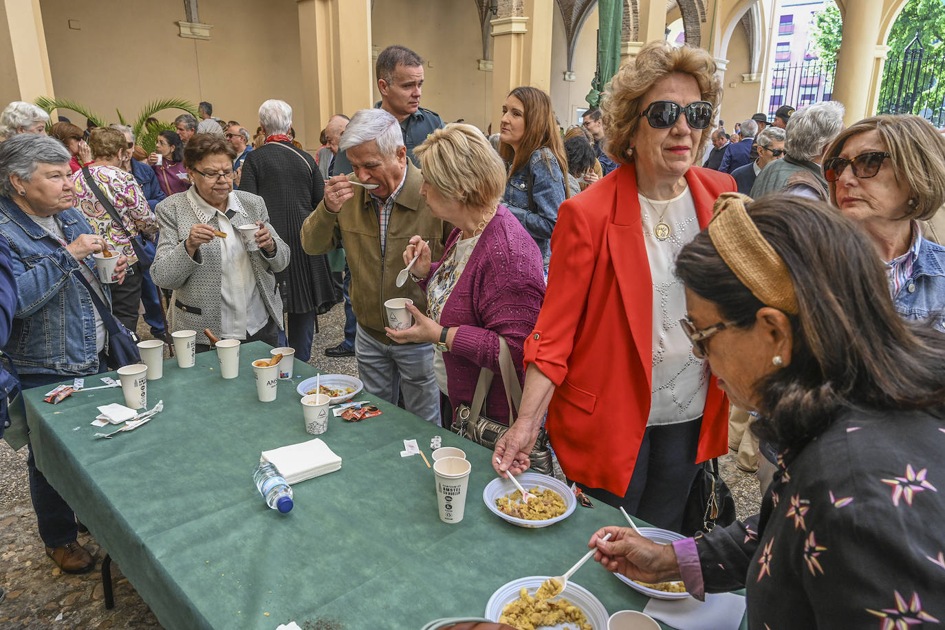 Desayuno solidario de la Guardia Civil a favor del Asociación Oncológica de Extremadura (AOEx)