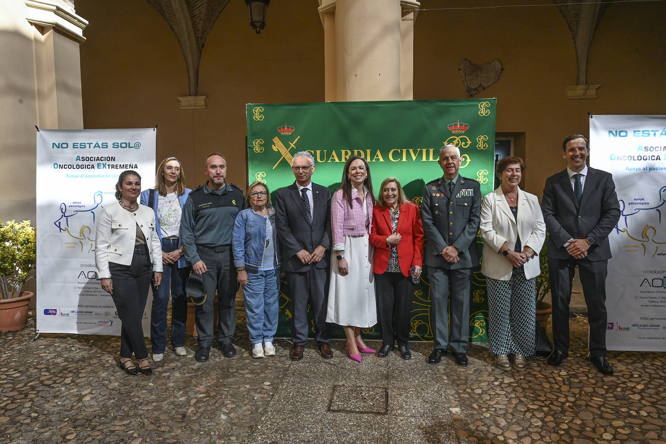 Desayuno solidario de la Guardia Civil a favor del Asociación Oncológica de Extremadura (AOEx)