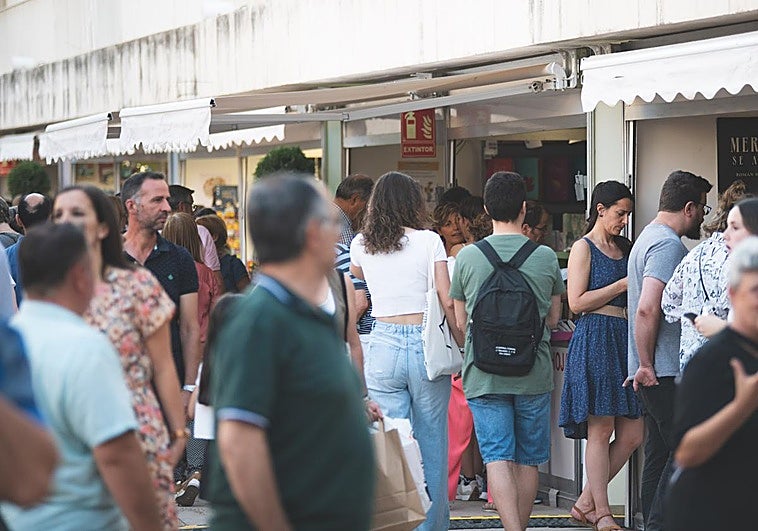 Público en la pasada edición de la Feria del Libro de Mérida.