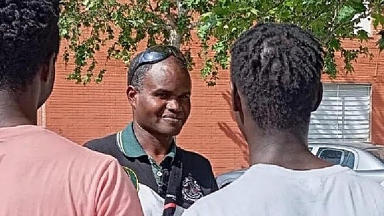 Dos migrantes expulsados del centro de acogida de Mérida reciben protección como menores en Cataluña