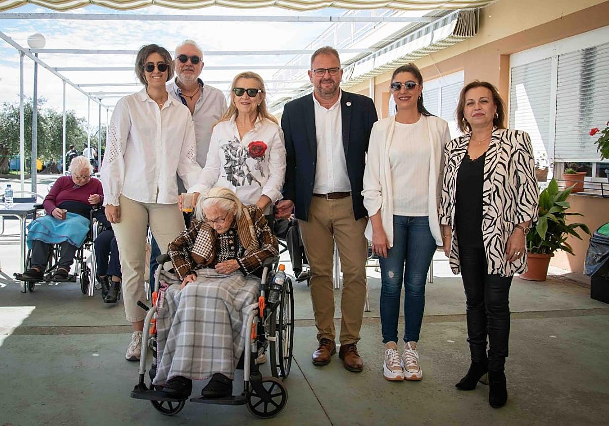 Homenaje ayer a Josefina Vergel en Los Olivos.