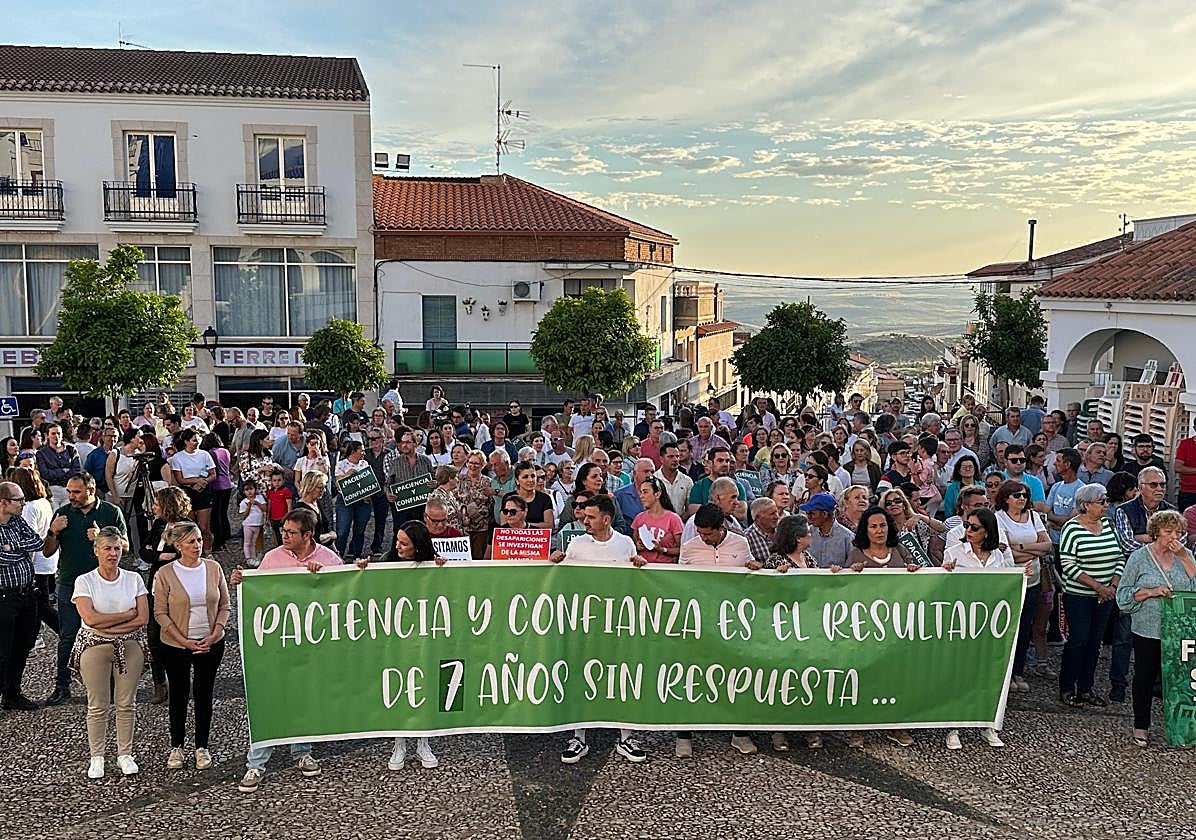 Hornachos arropa a la familia de Francisca Cadenas cuando se cumplen 7 años de su desaparición