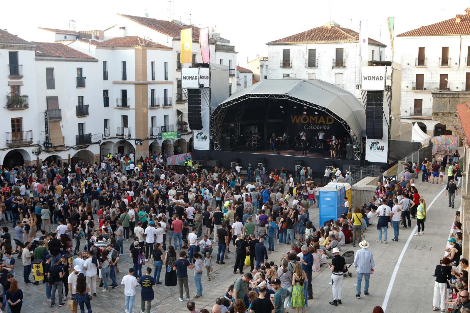 La primera jornada de Womad Cáceres 2024, en imágenes