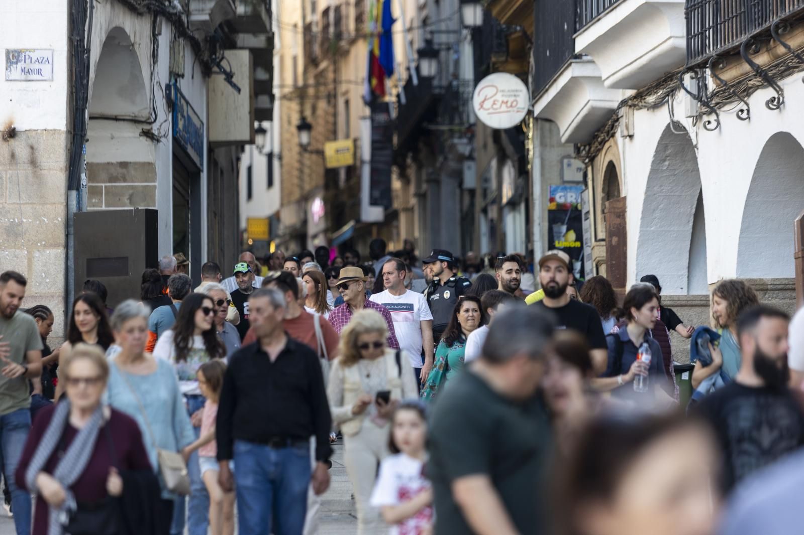 La primera jornada de Womad Cáceres 2024, en imágenes