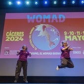 Womad Cáceres arranca con confeti y llamadas a recuperar su espíritu original