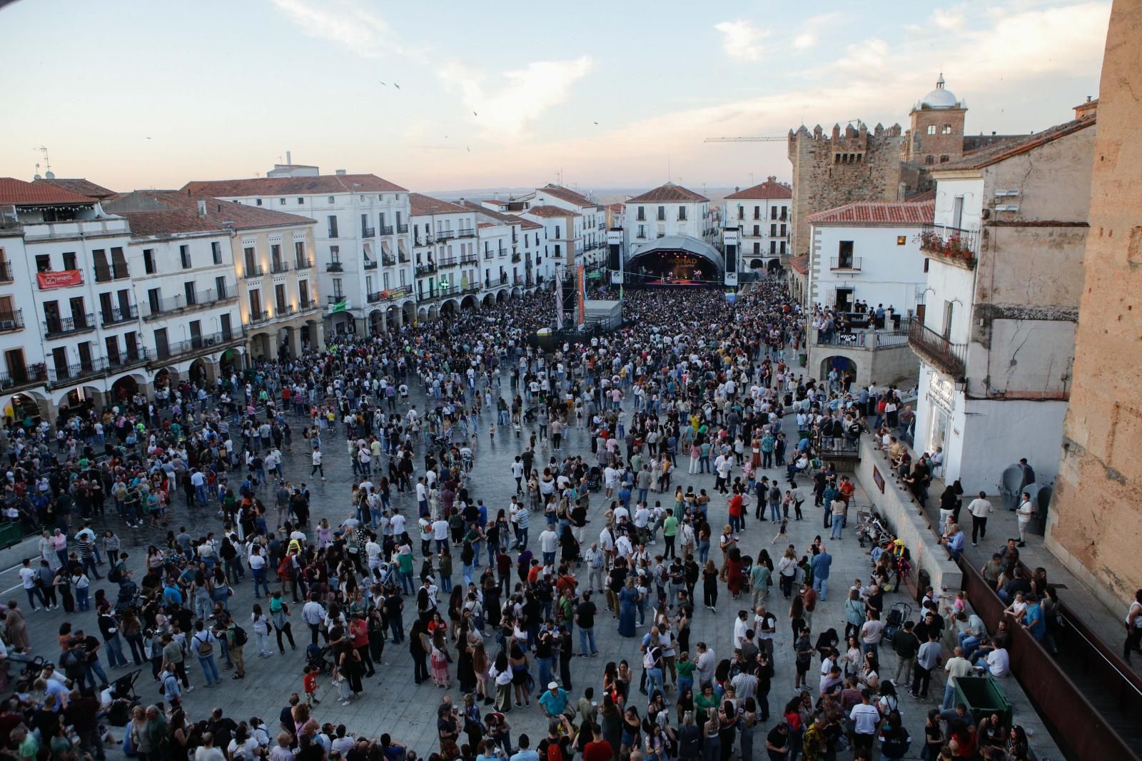 La jornada del viernes en Womad Cáceres 2024, en imágenes