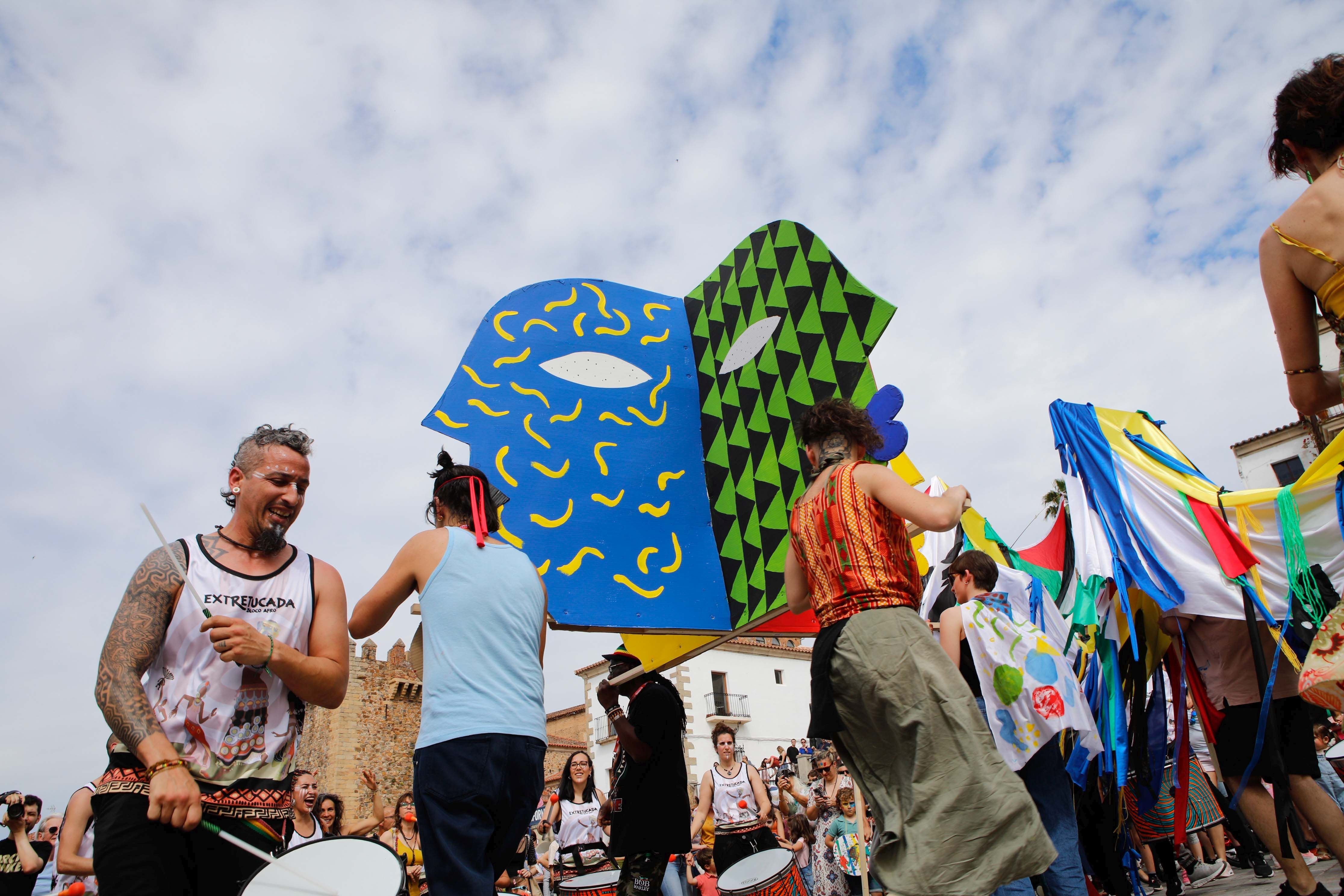 Womad se despide a ritmo de batucada