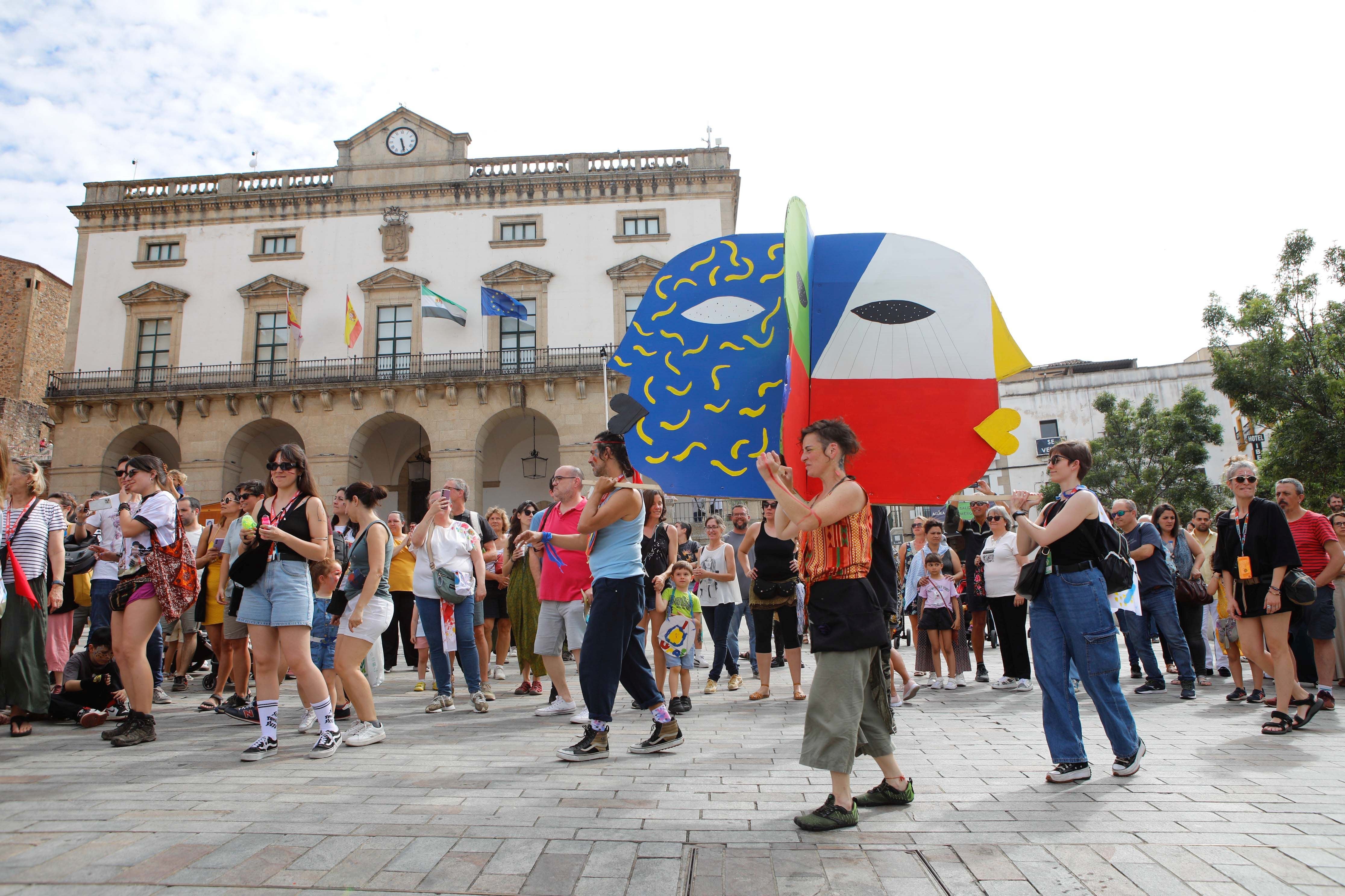 Womad se despide a ritmo de batucada