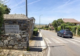 Entrada a la Sierrilla 2, cuya conservación debe asumir el Consistorio cacereño, según el juez.