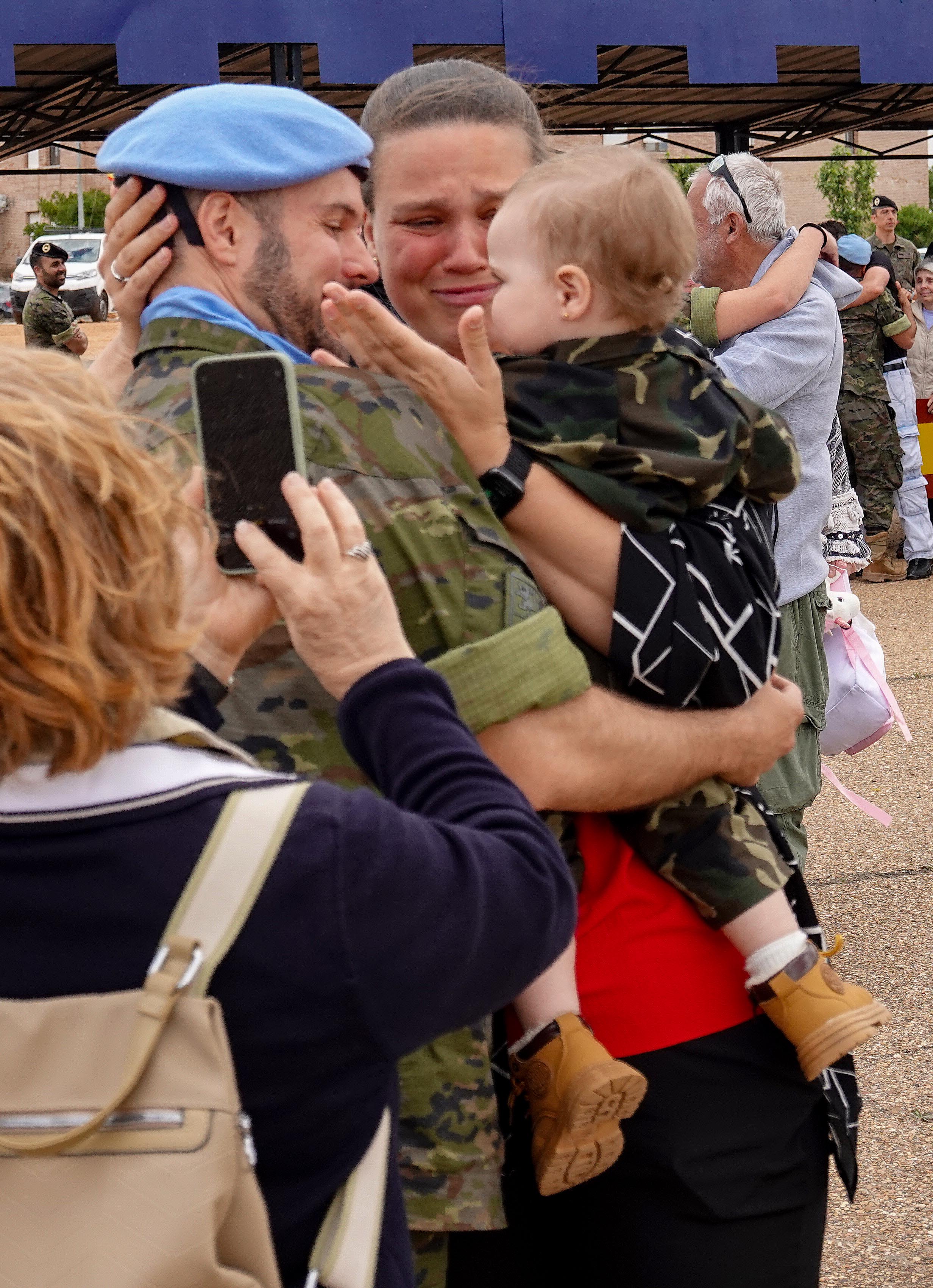 Las familias reciben a los primeros militares de la Brigada Extremadura de su misión en Líbano