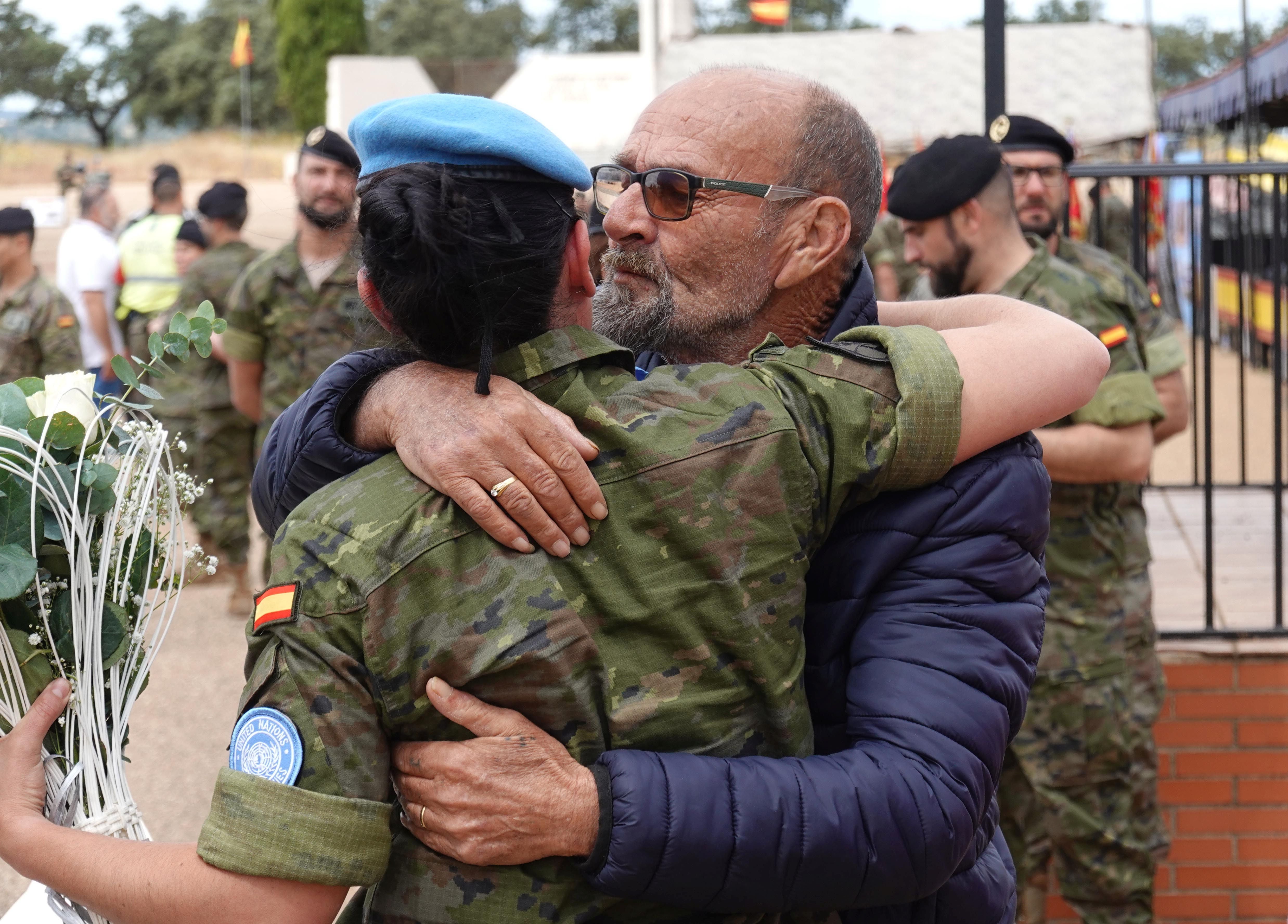 Las familias reciben a los primeros militares de la Brigada Extremadura de su misión en Líbano