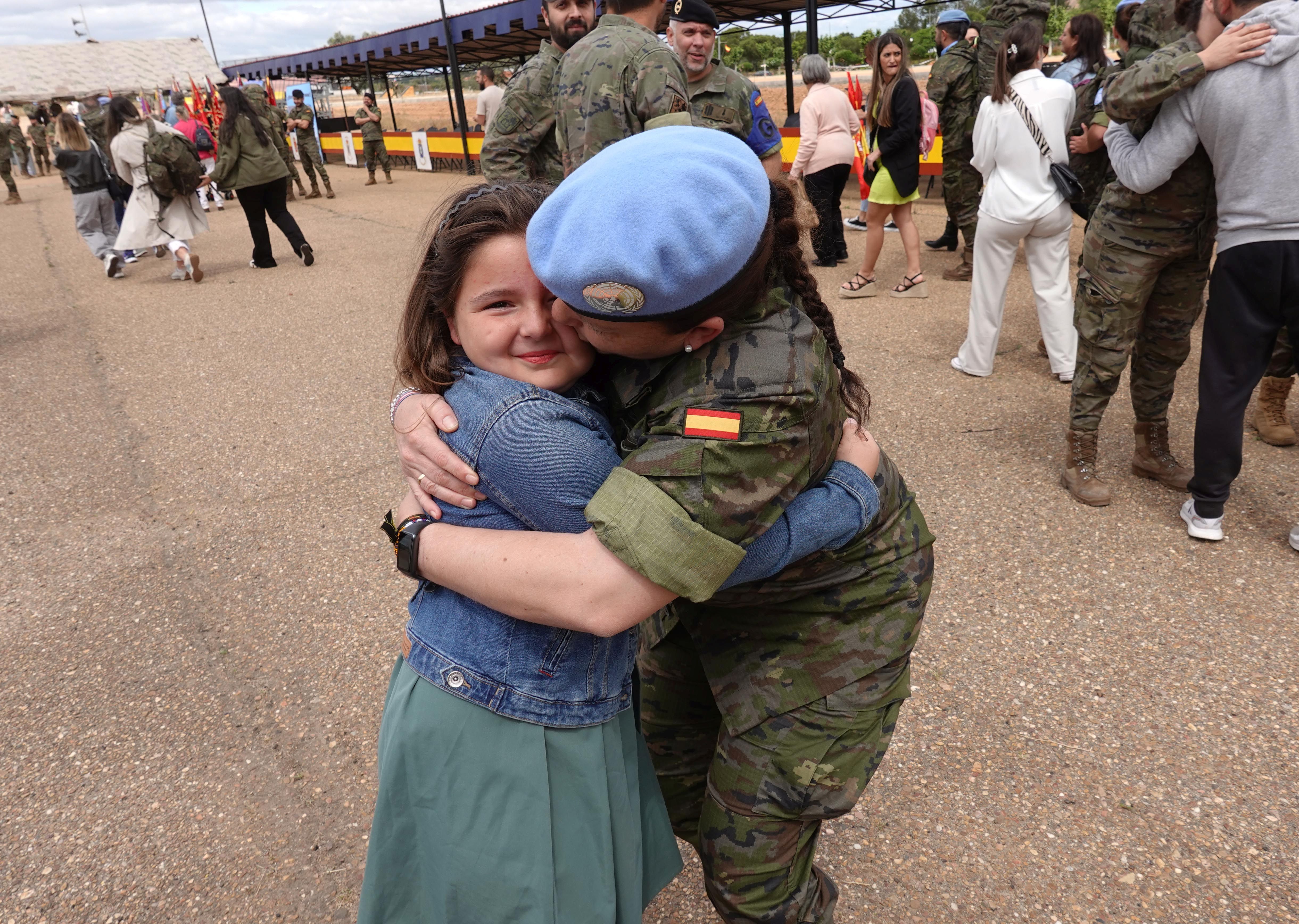 Las familias reciben a los primeros militares de la Brigada Extremadura de su misión en Líbano