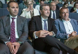 Benito Román, en el centro, esta mañana en el Palacio de Congresos de Mérida, durante el IX Congreso regional de CSIF Extremadura.