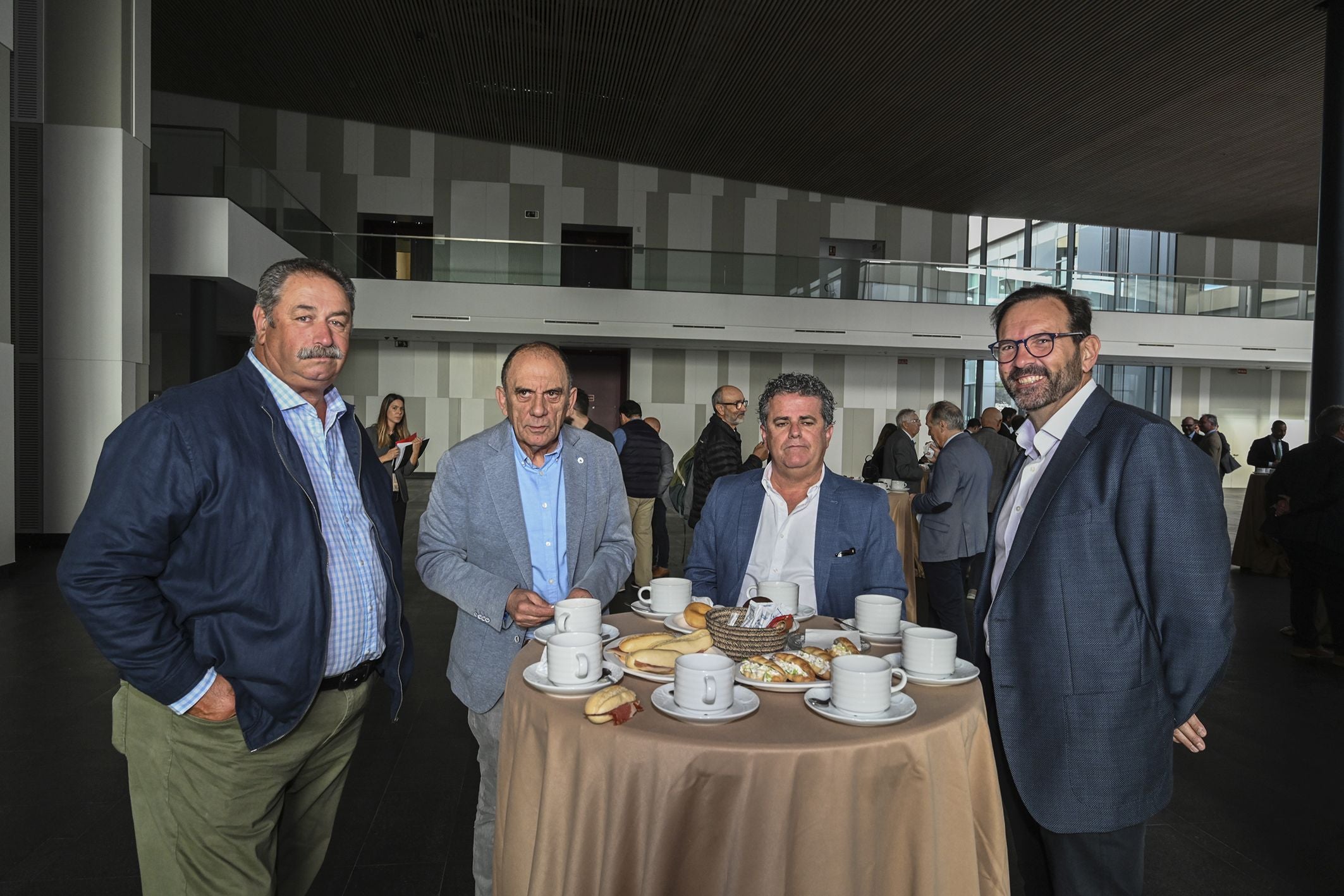 Isidro, Hurtado Álvarez, Juan Antonio Merino, Agustín González y José Manuel Sánchez.