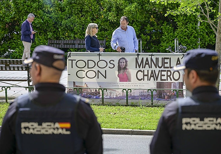 Una pancarta situada frente a los juzgados ha recordado estos días a Emilia Chavero.