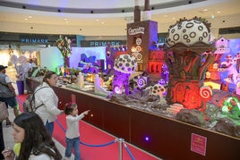 Maquetas de chocolate inspiradas en la novela 'Charlie y la fábrica de Chocolate'.