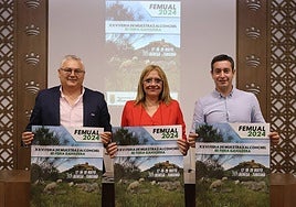 Óscar Díaz y Francisco José Fuertes, junto a la diputada provincial Paqui Silva, el pasado martes durante la presentación en la Diputación de Badajoz.
