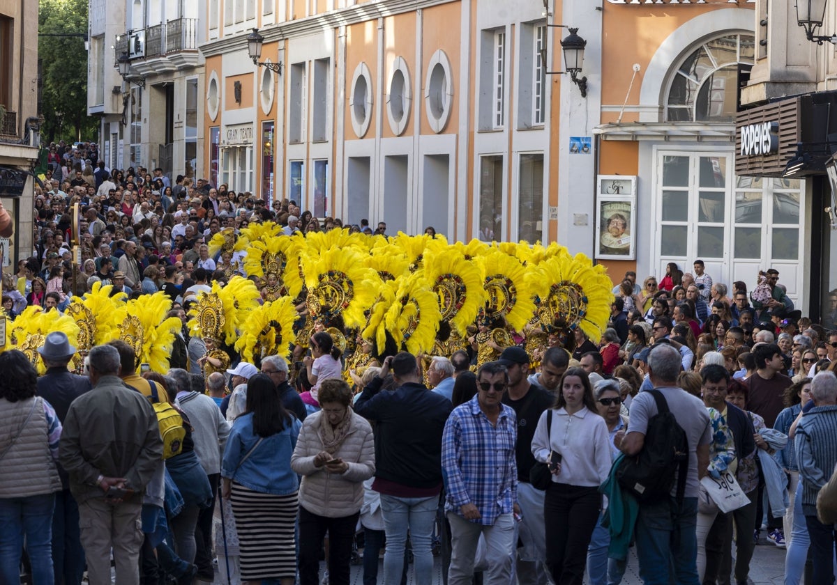 Alrededor de un millar de personas de 40 localidades participaron en el desfile de las fiestas de la provincia, como el carnaval de Campo Arañuelo, en la imagen.