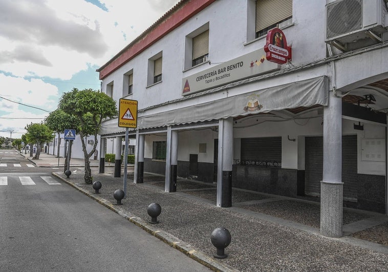 Bar Benito, cerrado ayer y donde fue detenido el asesino en serie de Málaga acusado de una nueva muerte.