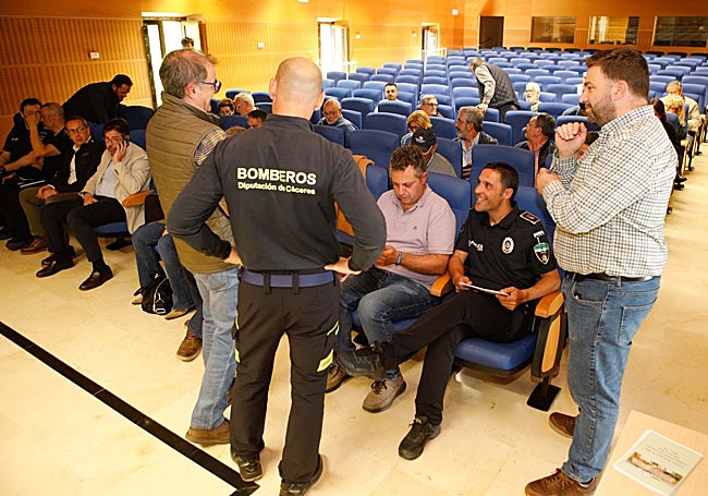 Profesionales del Sepei, momentos antes de la reunión con agentes y otros participanets.