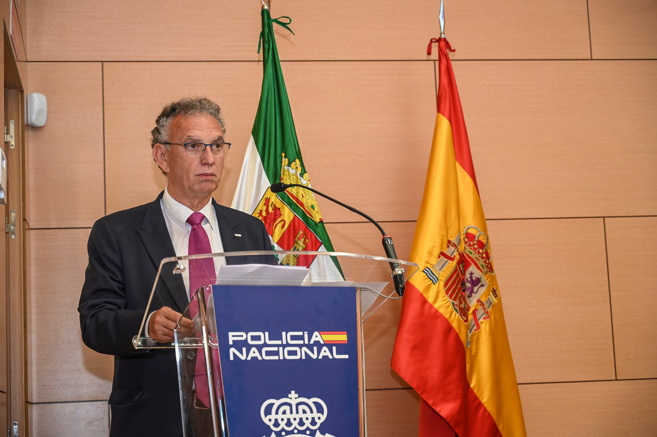 Fotos | Acto de entrega de diplomas de la Policía Nacional en Badajoz a miembros honorarios y jubilados
