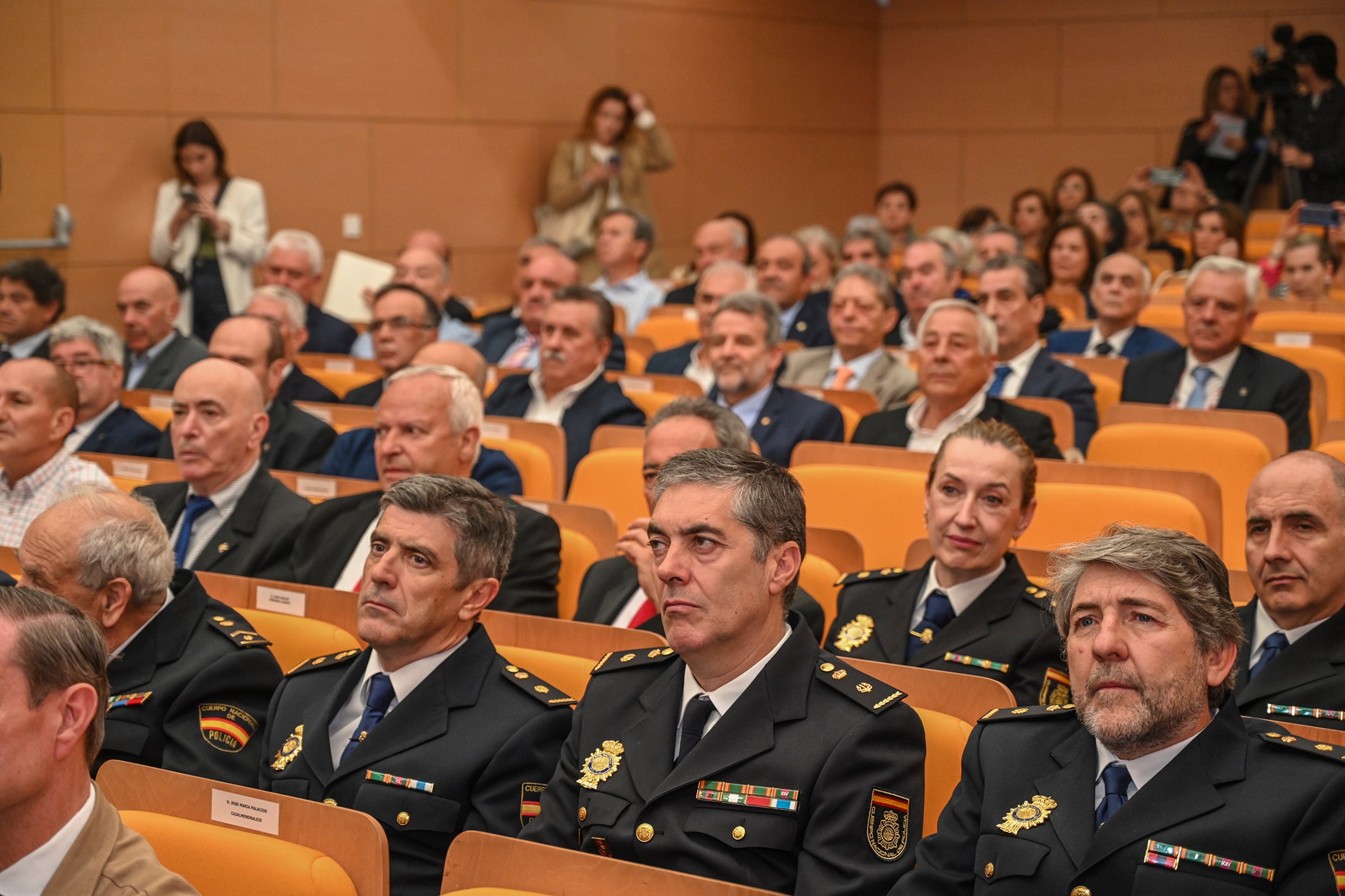 Fotos | Acto de entrega de diplomas de la Policía Nacional en Badajoz a miembros honorarios y jubilados
