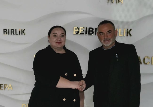 Con Diana Yassenova, directora general de la Nursultan Nazarbayev Foundation.