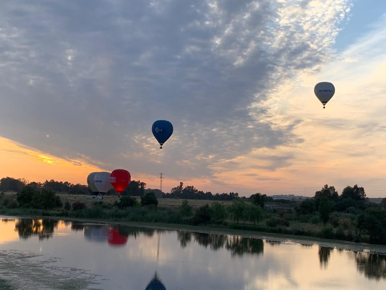 Las mejores imágenes de los globos aerostáticos sobrevolando Badajoz