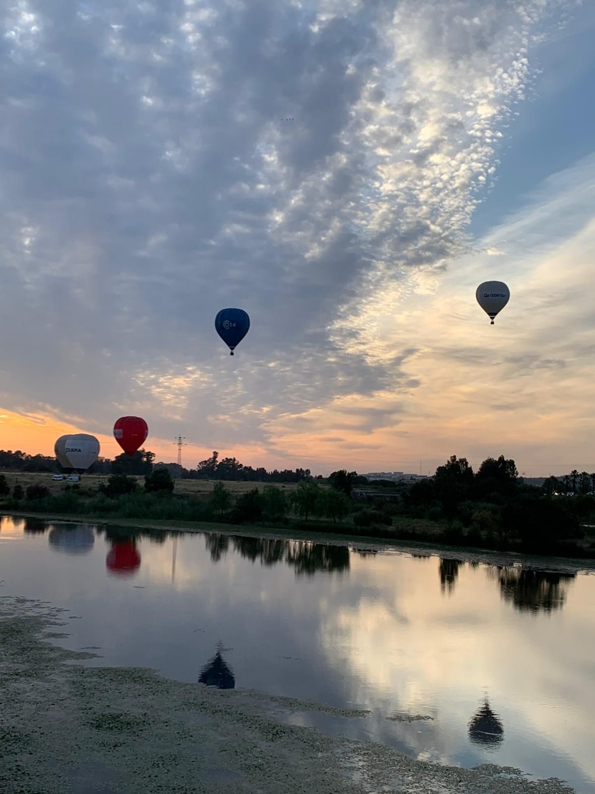 Las mejores imágenes de los globos aerostáticos sobrevolando Badajoz