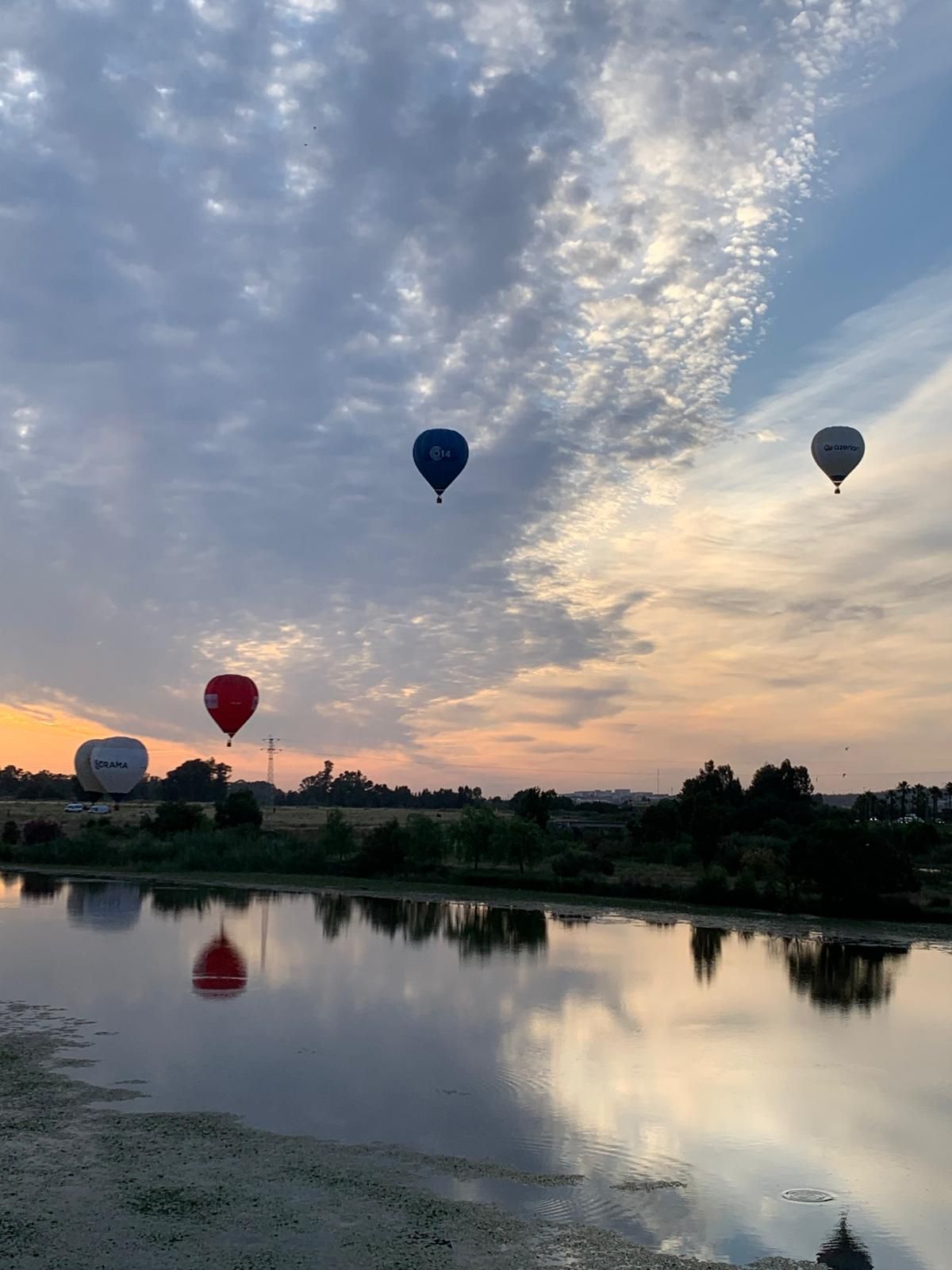 Las mejores imágenes de los globos aerostáticos sobrevolando Badajoz